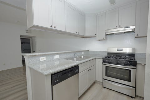 Floor plan for 1 bed, 1 bath, 590 sqft